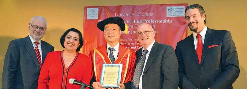 SƠ LƯỢC VỀ CUỘC ĐỜI SƯ PHỤ LƯ QUÂN HOÀNH ( JUN HONG LU )